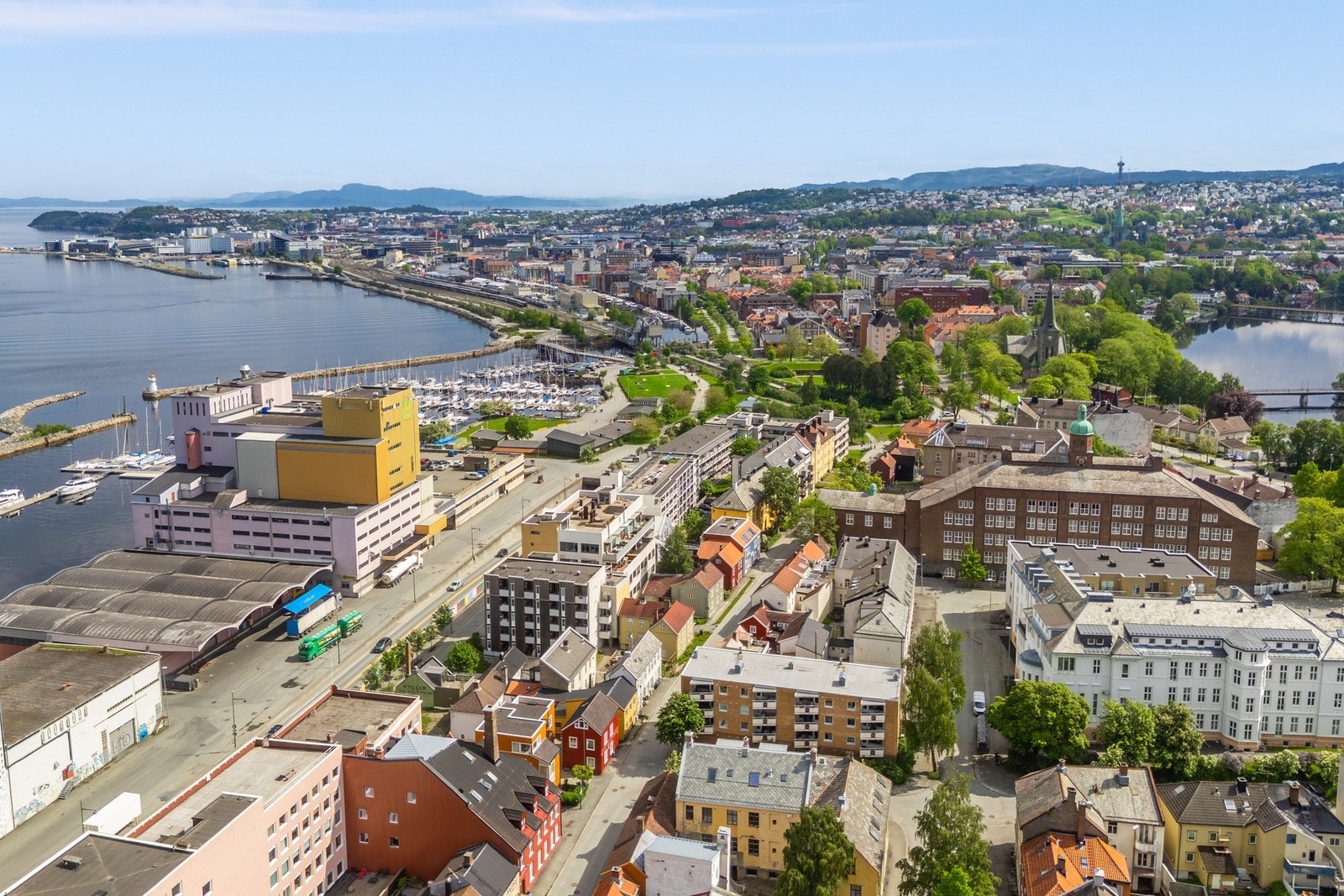 Boligen ligger 10 minutters gange fra Trondheim Sentrum. Galleribilde