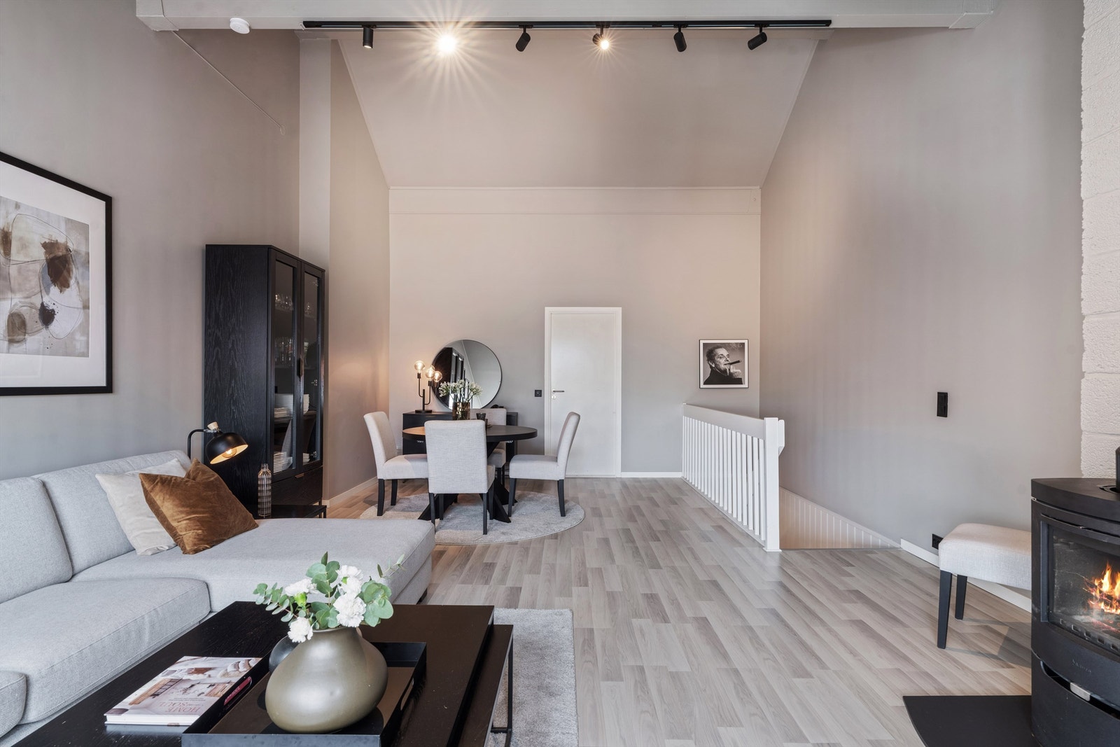Rommet har Skinnebelysning. Galleribilde