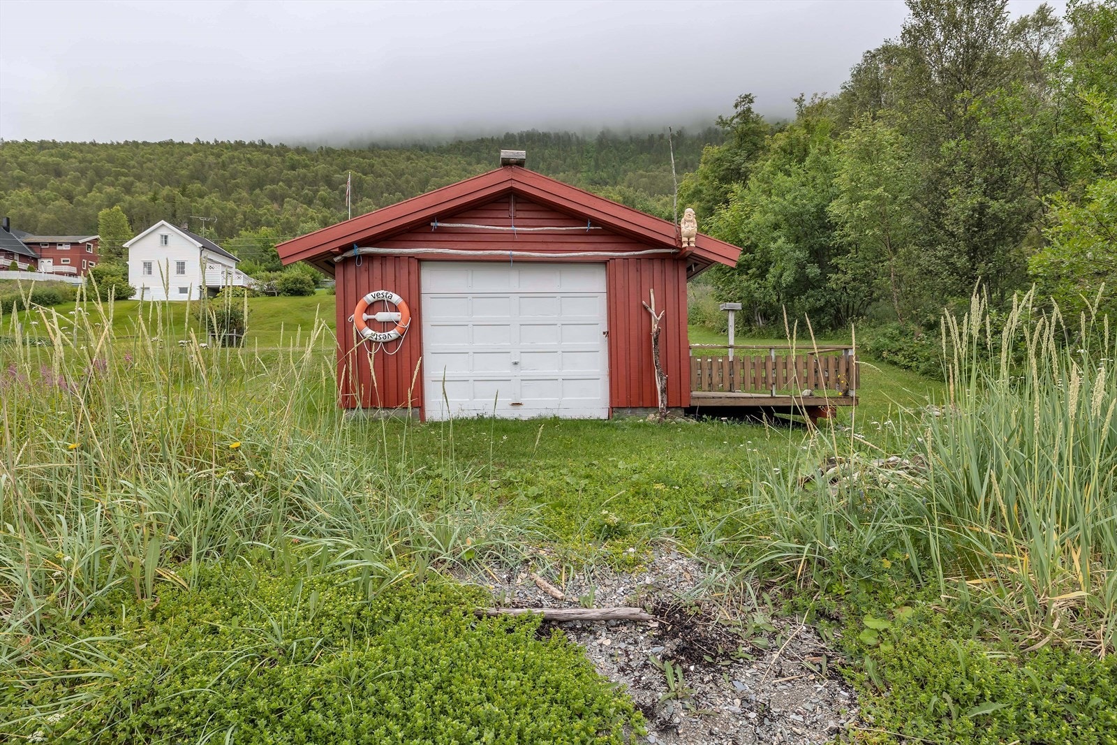 Naust med vestvendt terrasse Galleribilde
