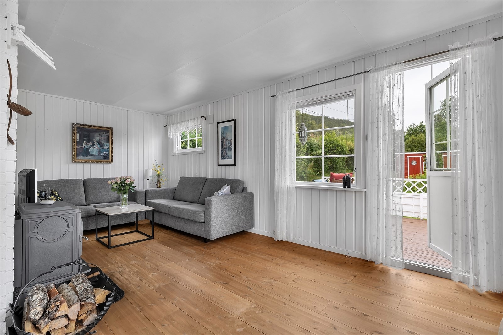 Utgang til terrasse fra stuen Galleribilde