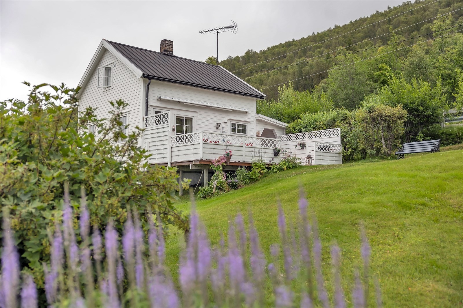 Velkommen til idylliske Middagsbuktveien 919! Galleribilde