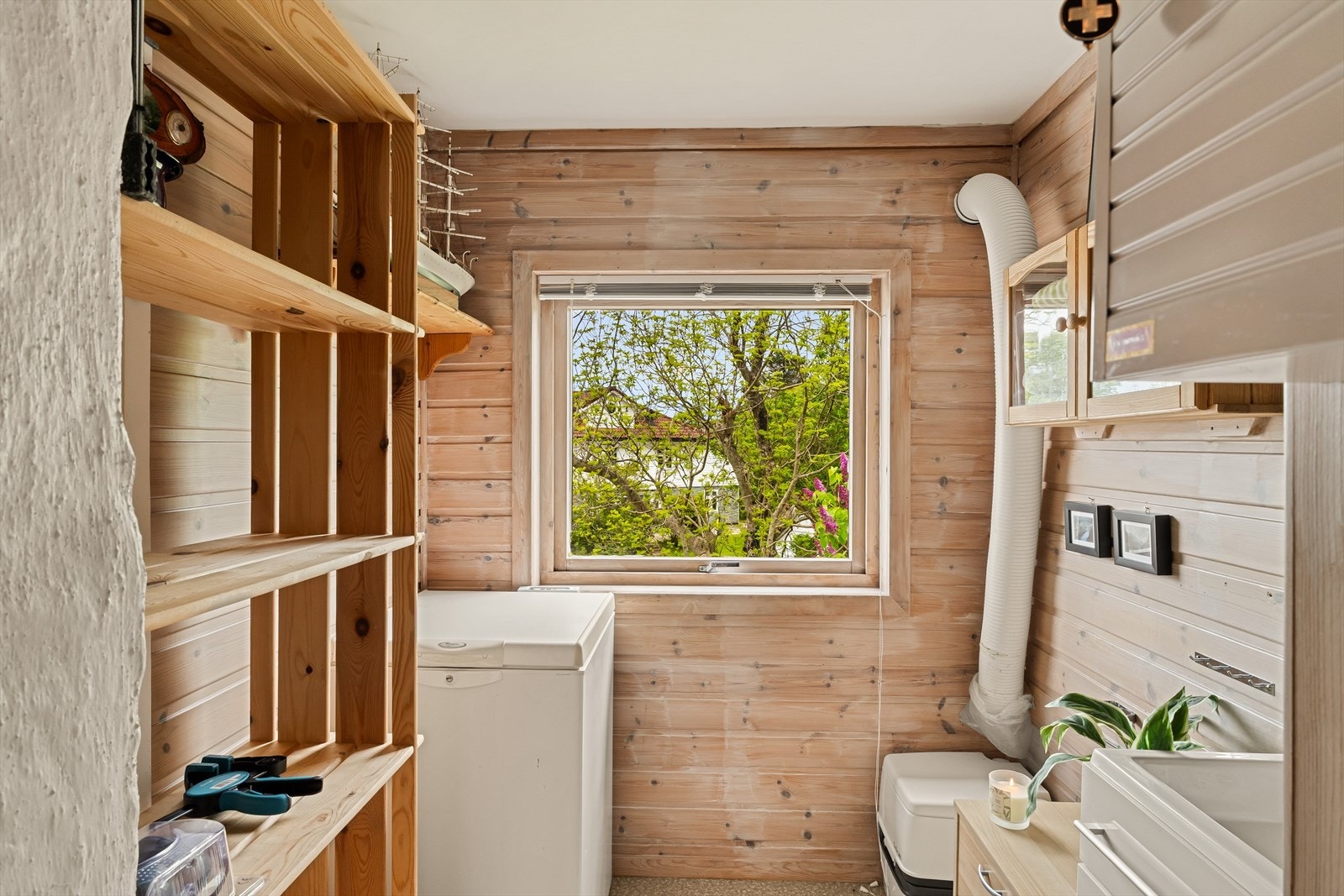 Bod, brukes i dag som toalettrom / bad Galleribilde
