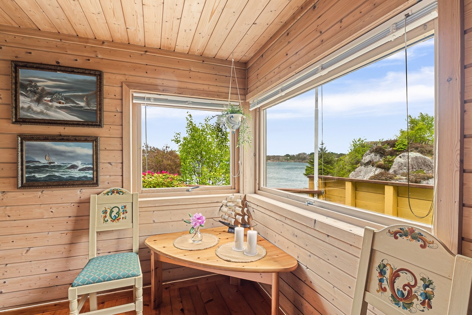 Nydelig utsikt utover sjøen Galleribilde