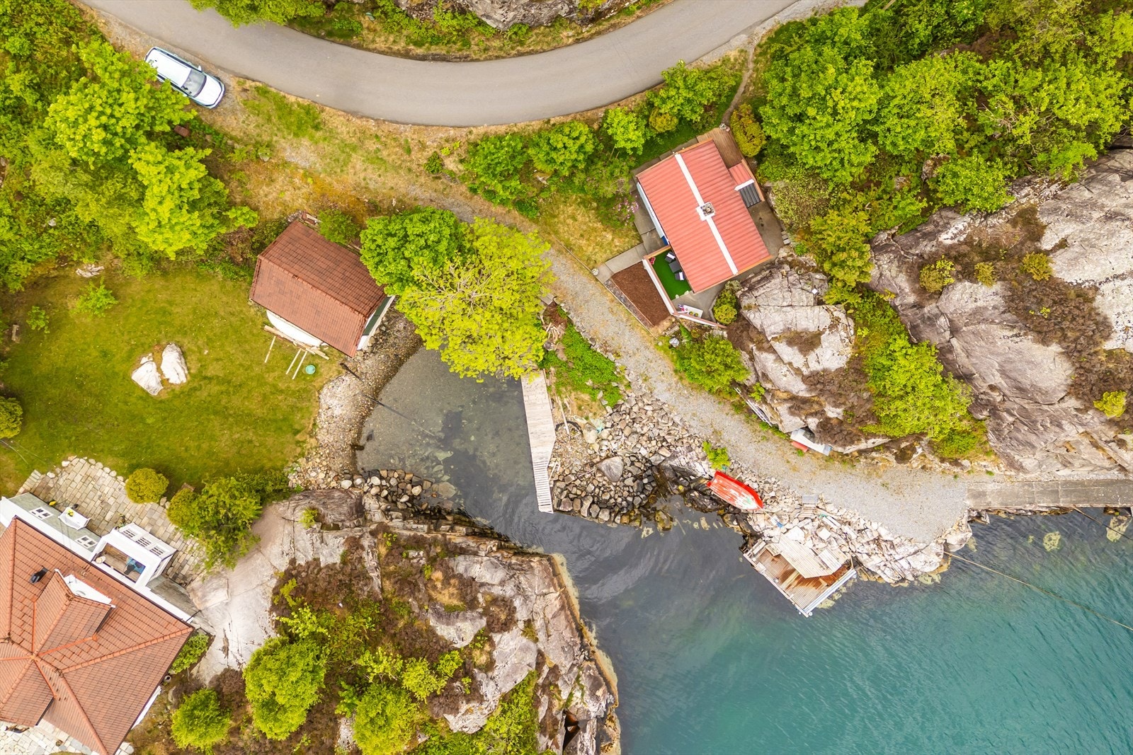 Dronefoto - Eiendommen sett ovenifra Galleribilde