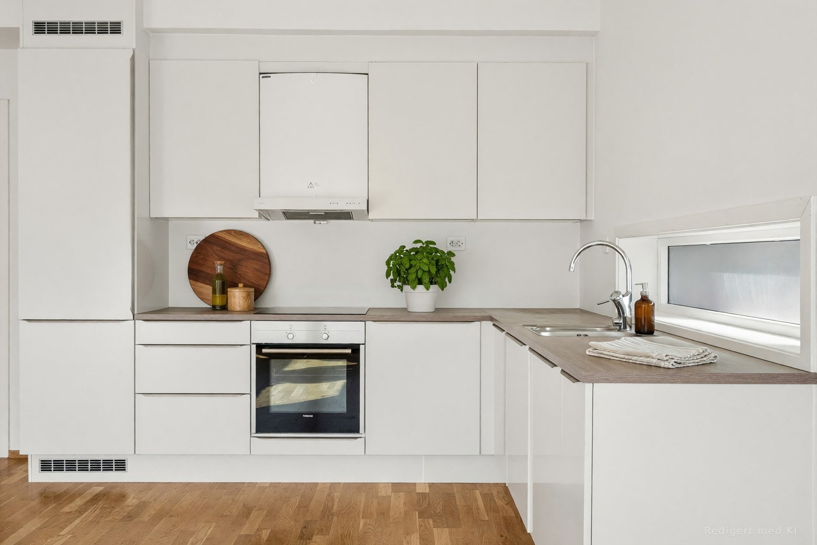 Tidløse overflater og moderne løsninger påhvitevarer. (vi gjør oppmerksom på at bildet er digitalt møblert og at feil kan forekomme). Galleribilde