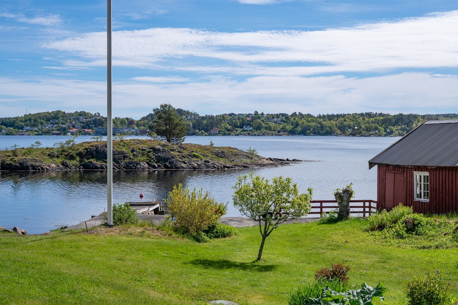 Utsikt fra eiendommen over nærområdet. Galleribilde