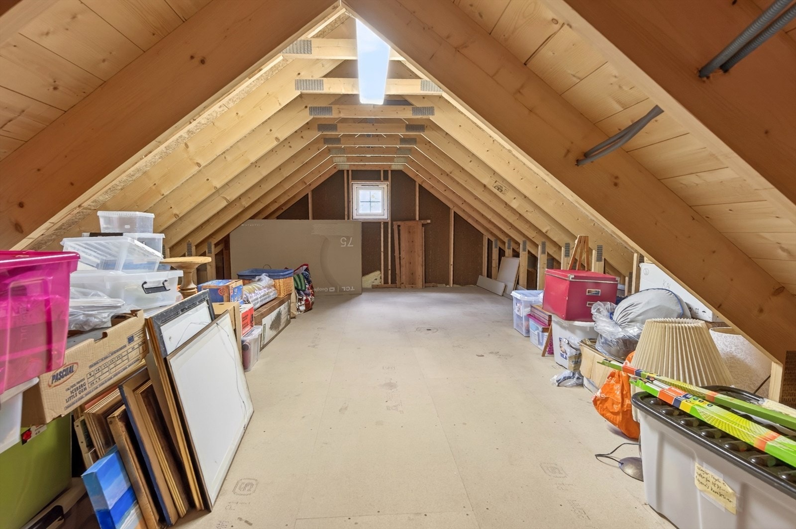 På loftet er det også et kaldtloft med rikelig lagringsplass. Galleribilde