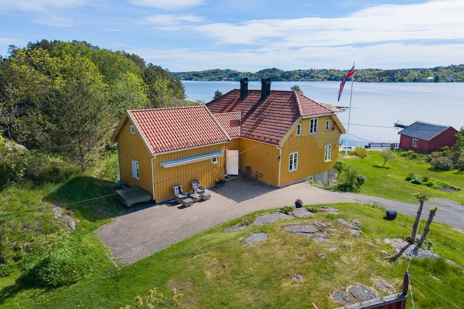Romslig tilbygget hovedhus Galleribilde