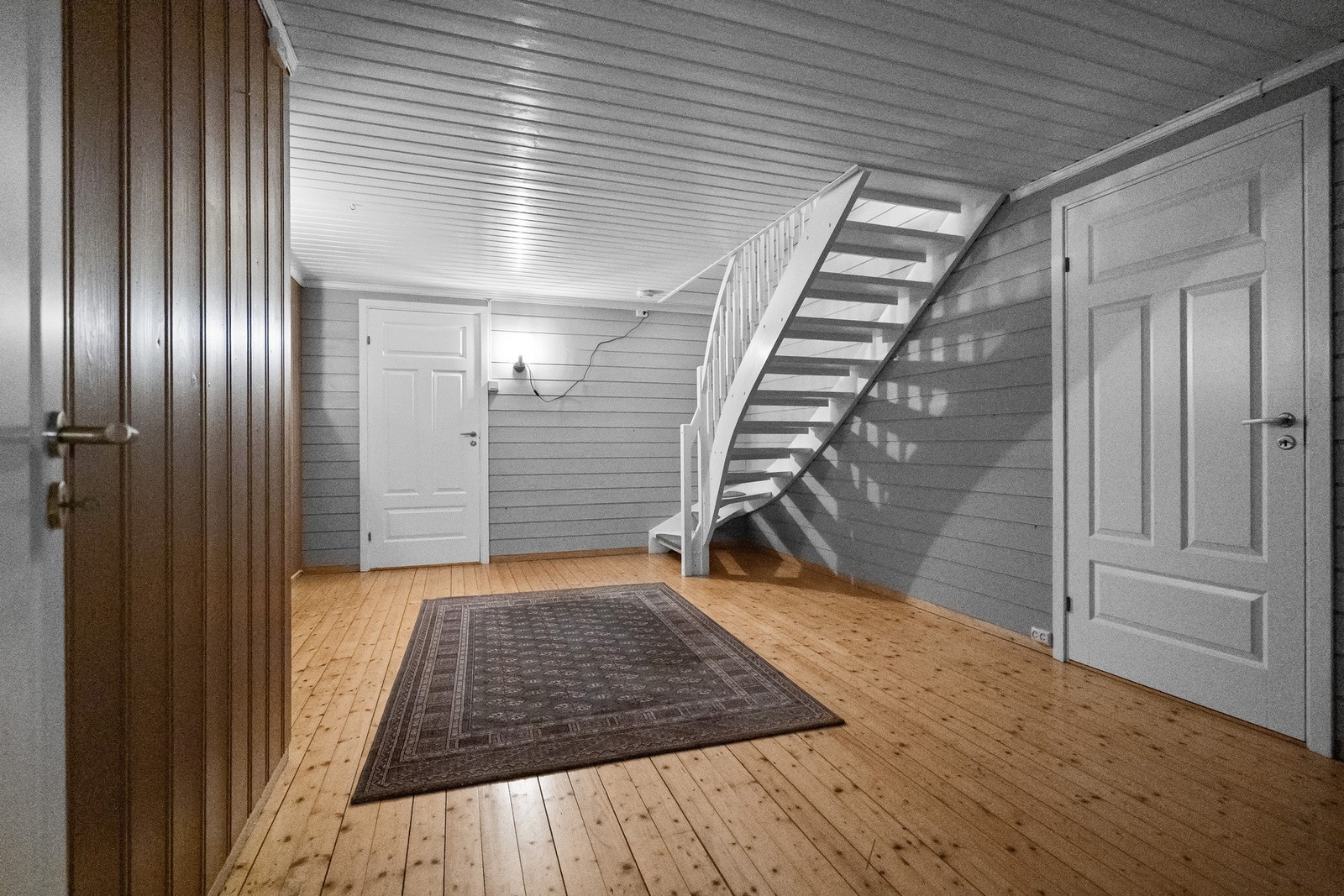 Underetasjen er romslig og byr på ulike innredningsmuligheter. Galleribilde