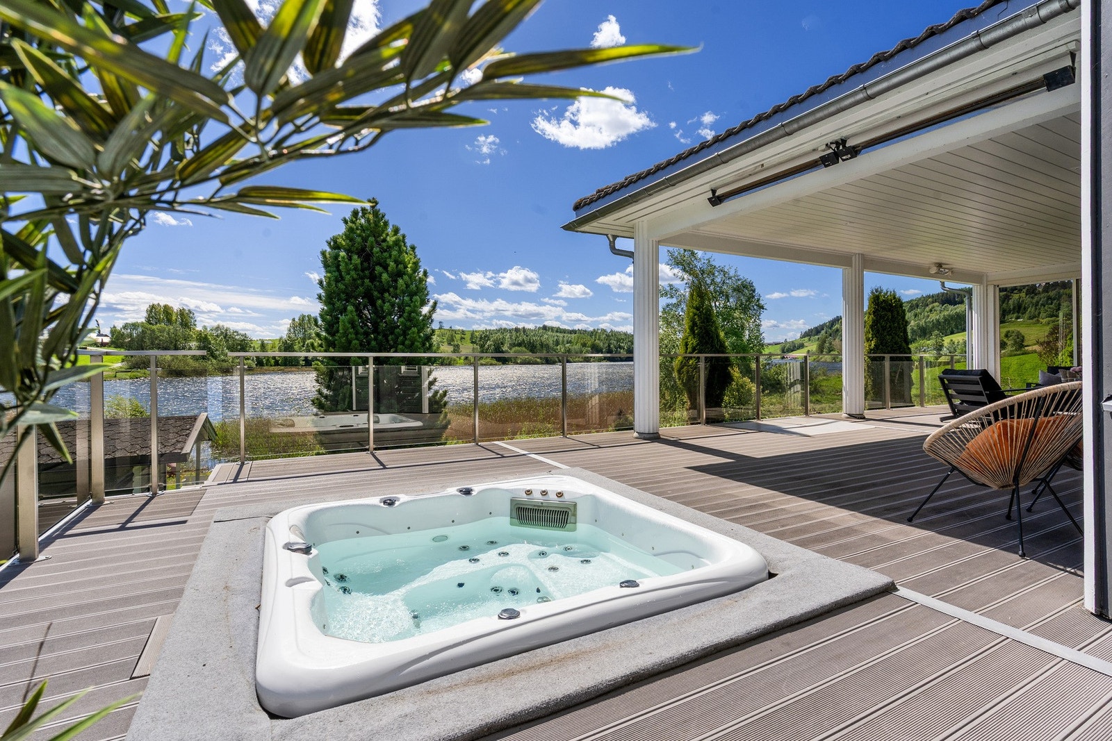 Deilig Jacuzzi for et avslappende bad året rundt. Galleribilde