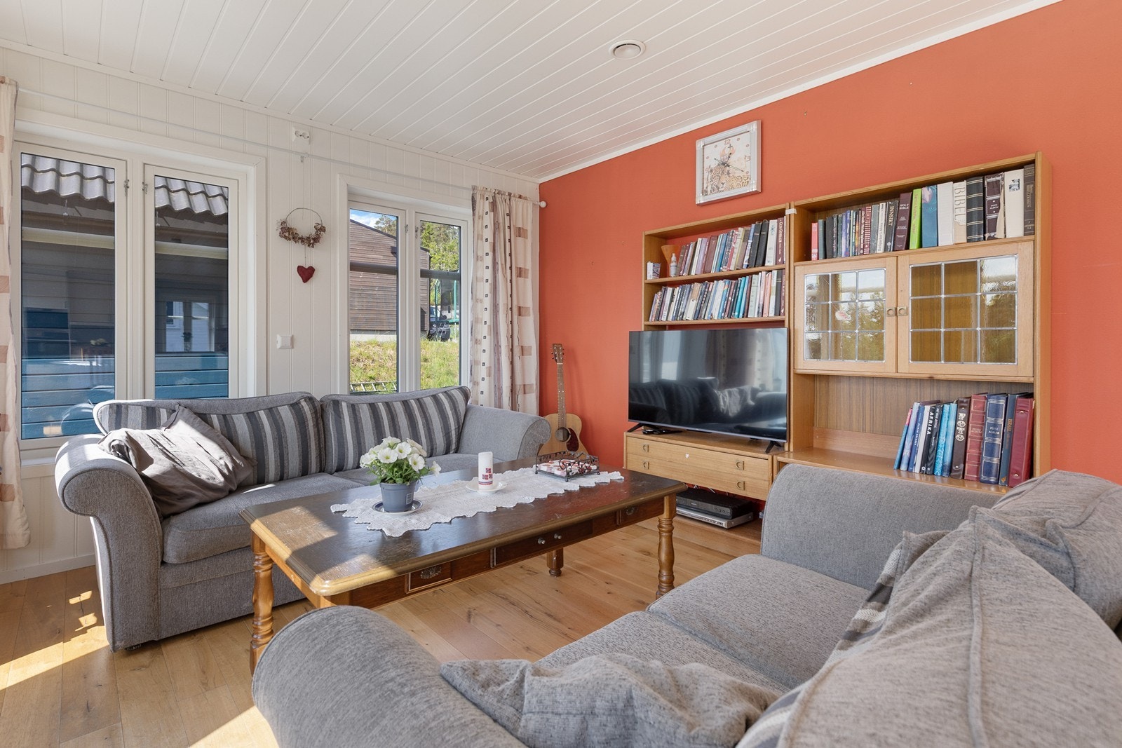 I stuen er det god plass til sofa- og spisestueavdeling Galleribilde