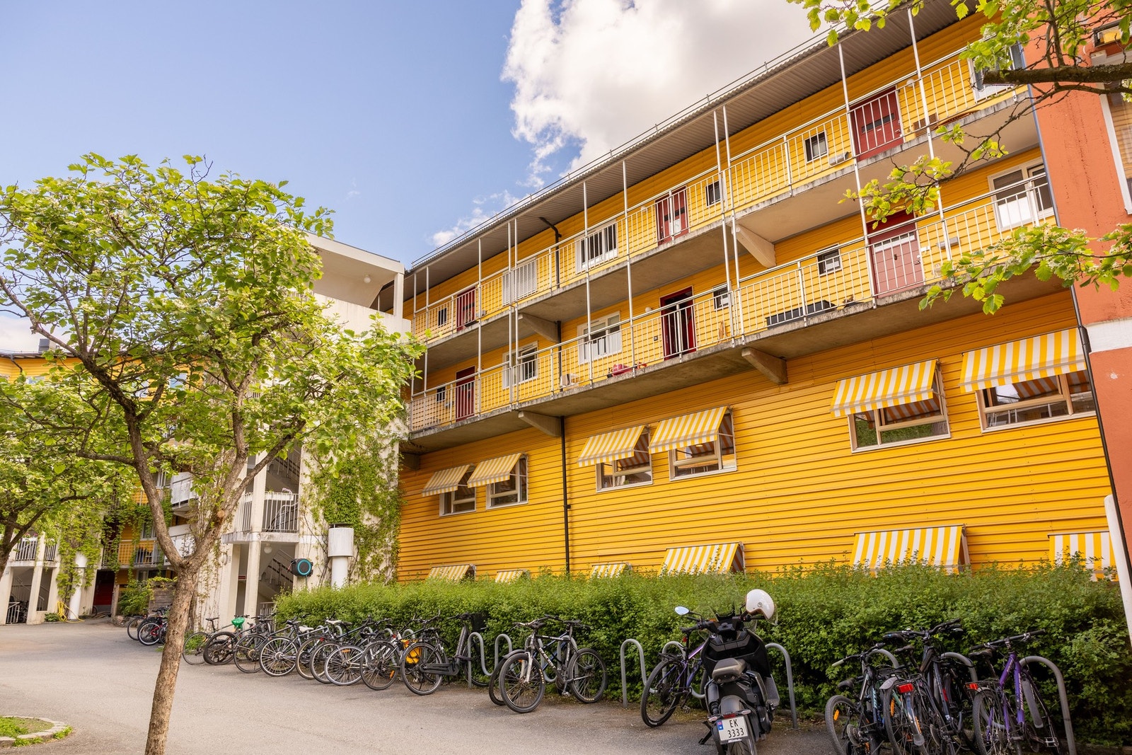 Borettslaget er tegnet av arkitektene Telje-Torp-Aasen og er spesielt kjent for sin plassering i grønne og fredfulle omgivelser. Galleribilde