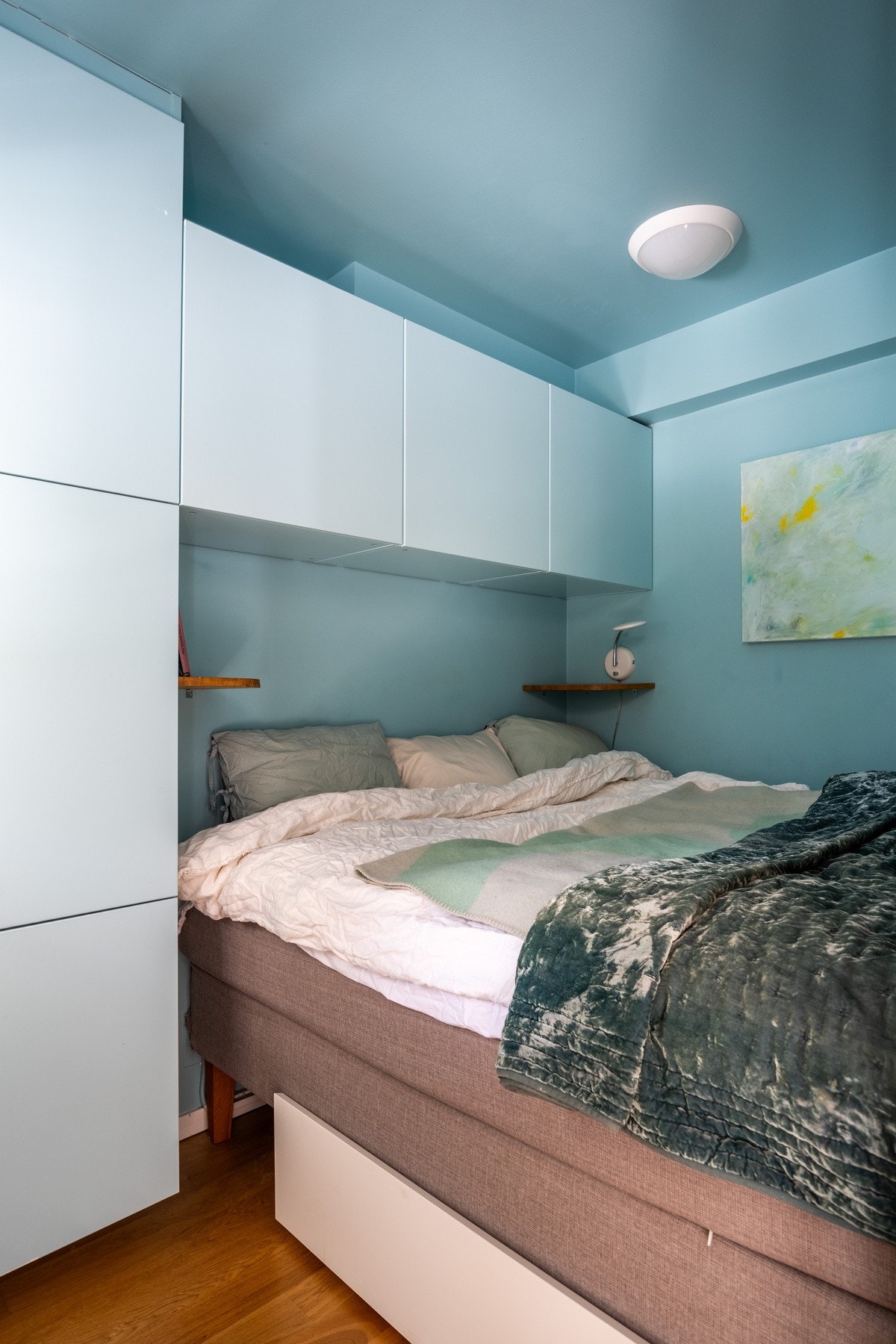 I stuen er det etablert en praktisk sovealkove med plass til seng. Galleribilde