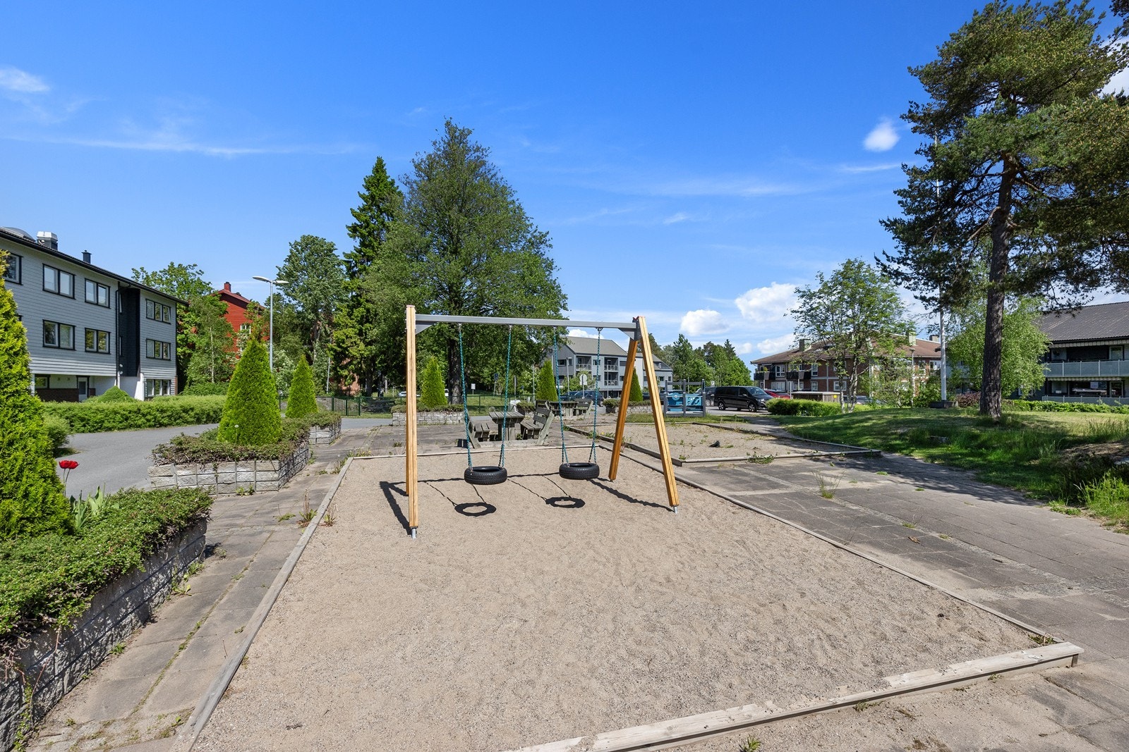 Ullerudåsen borettslag er et barnevennlig område med fellesarealer og lekeplass. Galleribilde