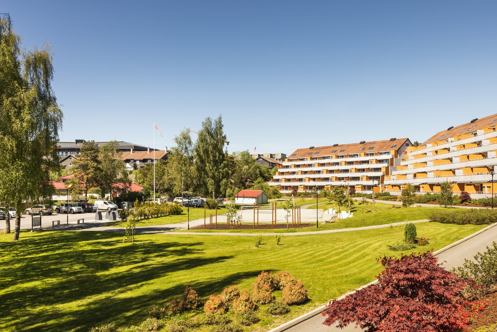 Borettslaget består av 140 leiligheter, og har et pent opparbeidet fellesareal. Galleribilde