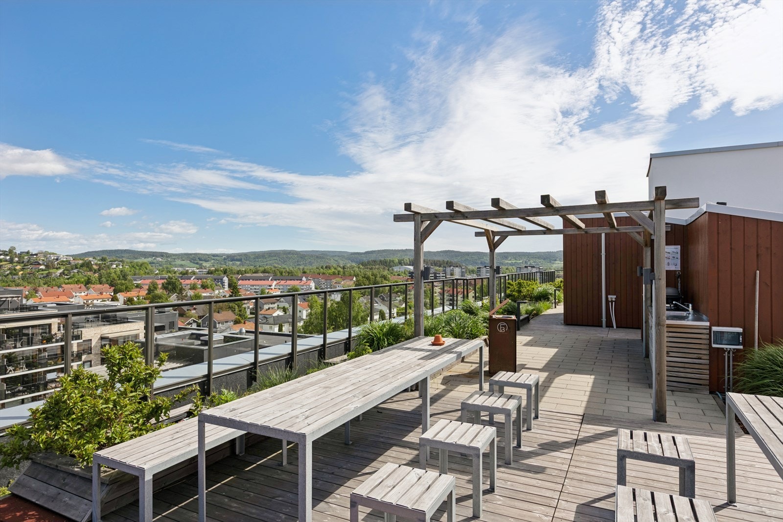 Felles takterrasse til fri benyttelse for beboerne - her er du "på taket" av Lillestrøm. Galleribilde