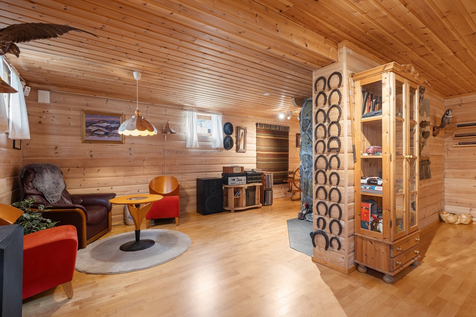 Innredet kjellerstue (ikke godkjent til varigopphold, se pkt. ferdigattest). Galleribilde