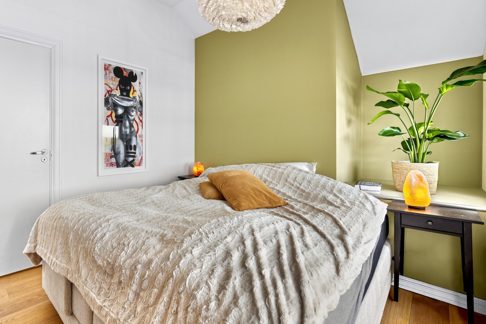 Det ene soverommet ligger nordvendt og har utgang til en herlig balkong. Galleribilde