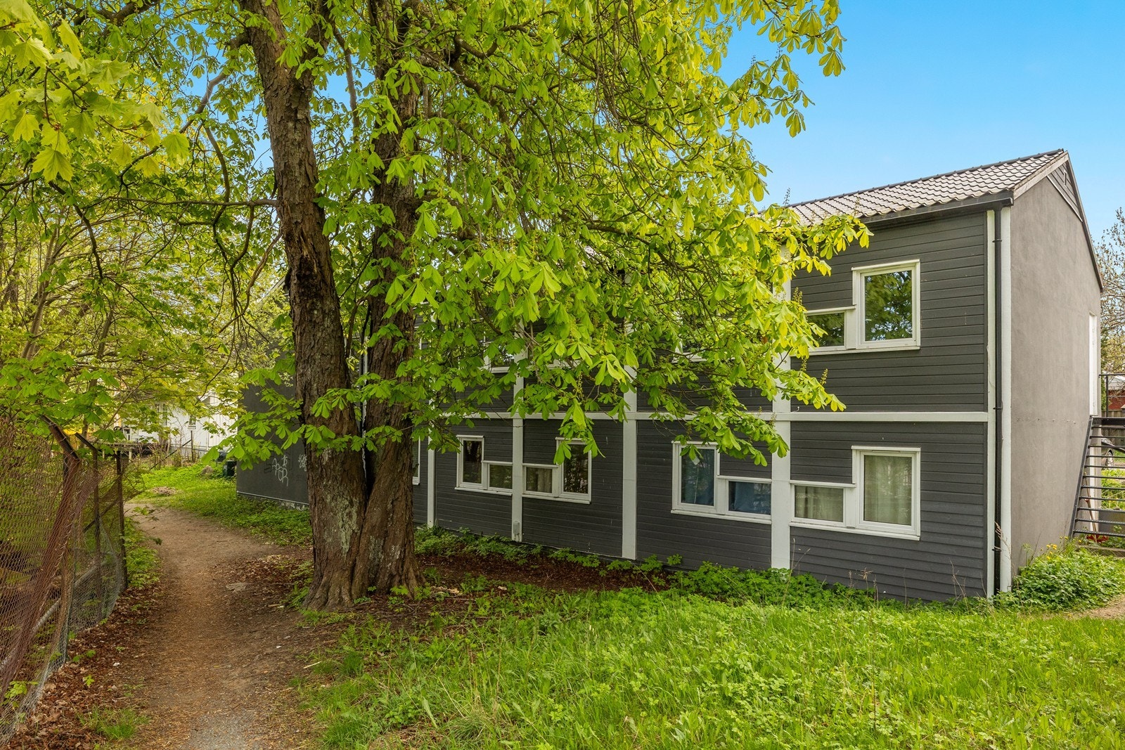 Leiligheten ligger i et populært og meget barnevennlig boligområde på Jeløya i Moss kommune Galleribilde
