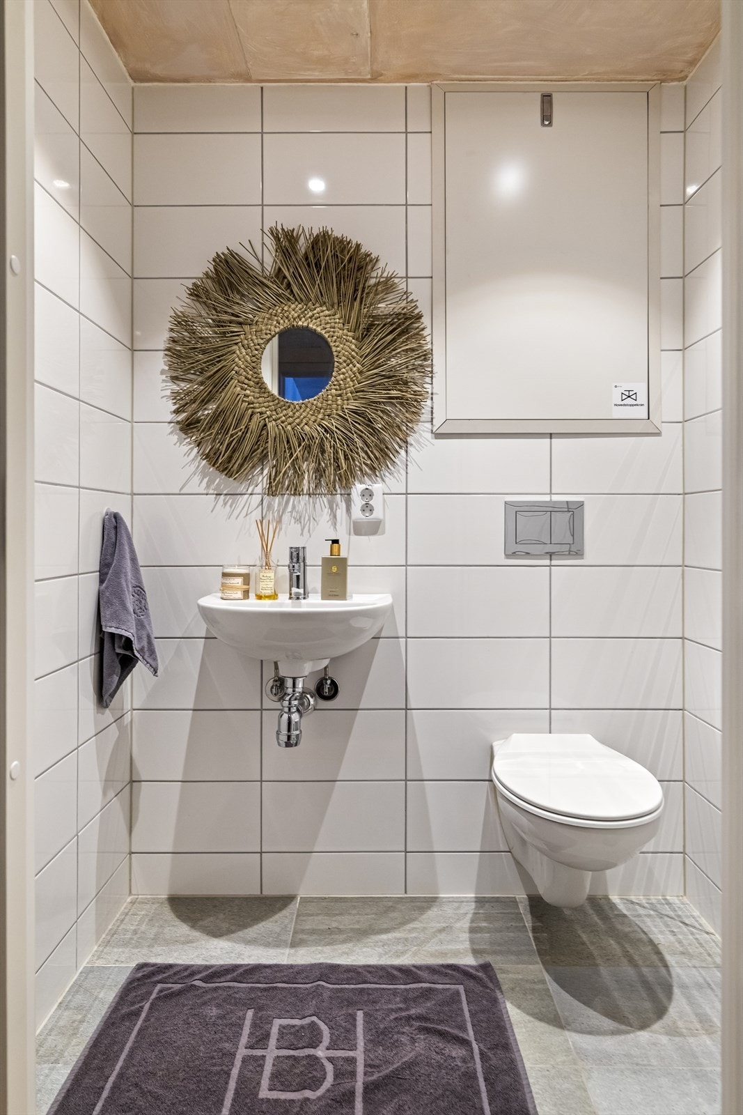 I tillegg til hovedbadet har leiligheten et eget gjestetoalett. Galleribilde