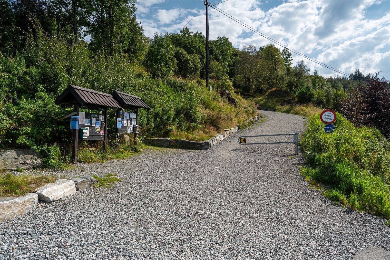 - Tursti mot Smøråsfjellet - Galleribilde