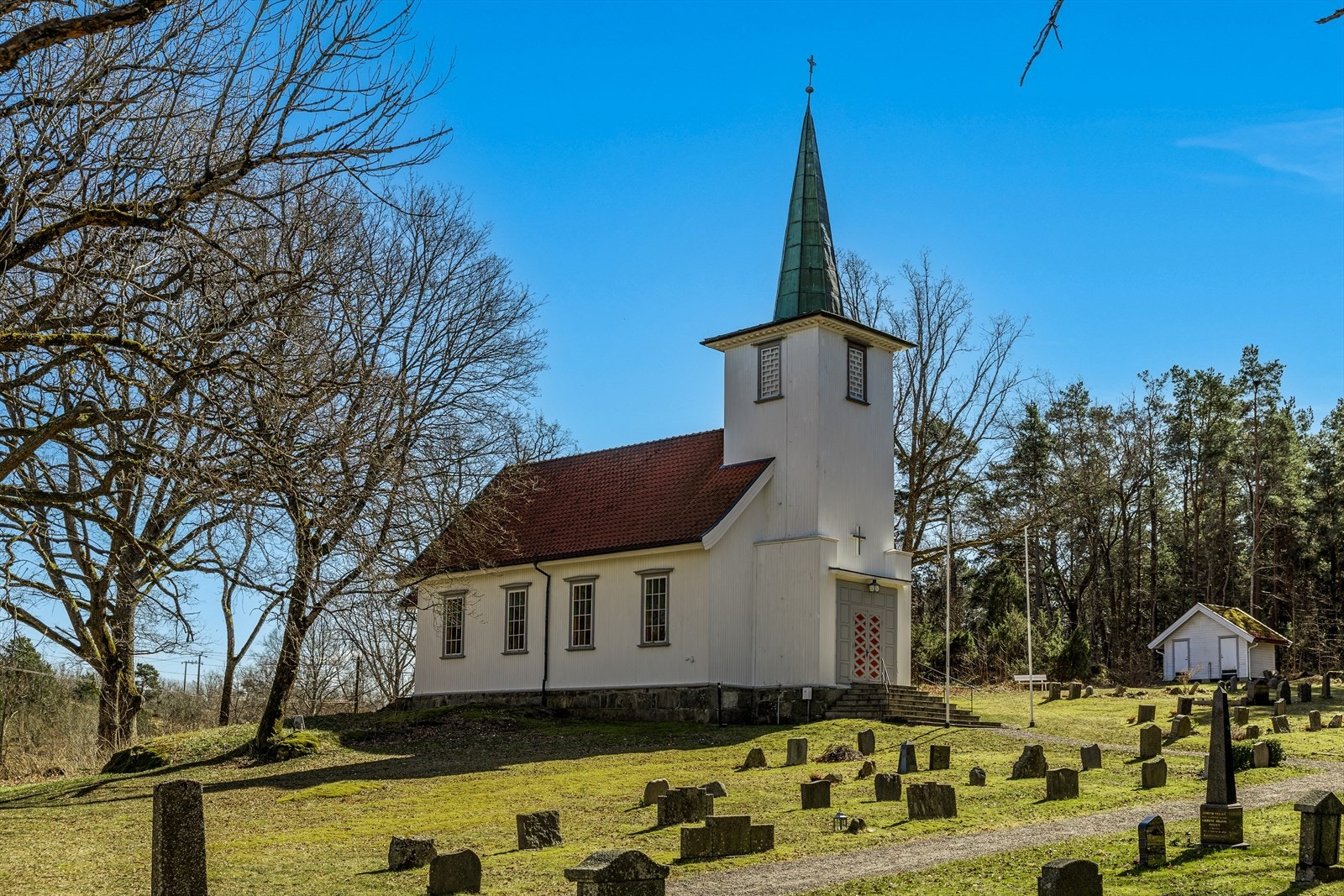 Veierland kirke er sommerkirken som er åpen hele året..jpg Galleribilde