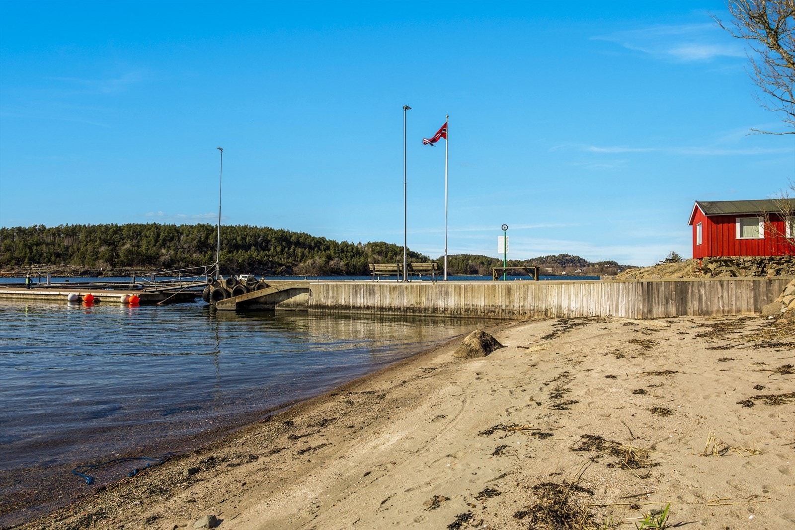 Ferga Jutøya går i hovedrute mellom Veierland og Tenvik i Færder kommune. Galleribilde