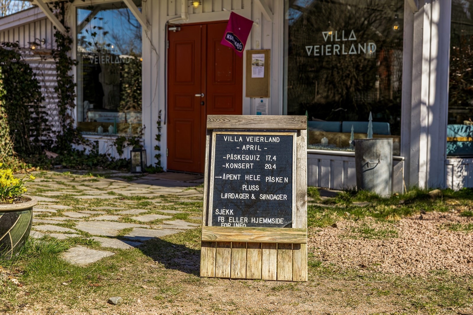 På øya finner du serveringsstedene Villa Veierland og Dagros kafé. s.jpg Galleribilde