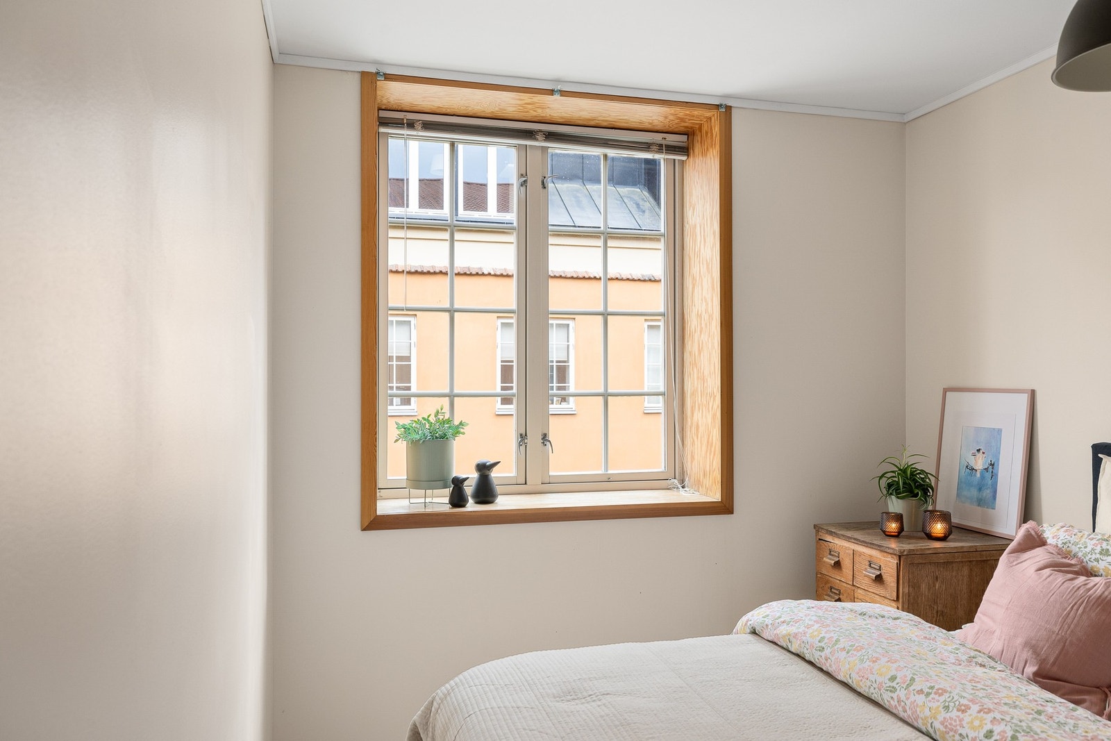 Vinduet sikrer pent lys og fint utsyn. Galleribilde