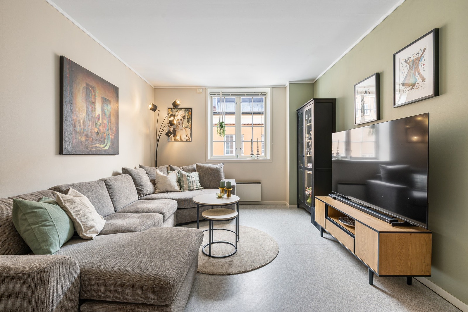 Her er det god plass til en koselig sofakrok med fint utsyn. Galleribilde