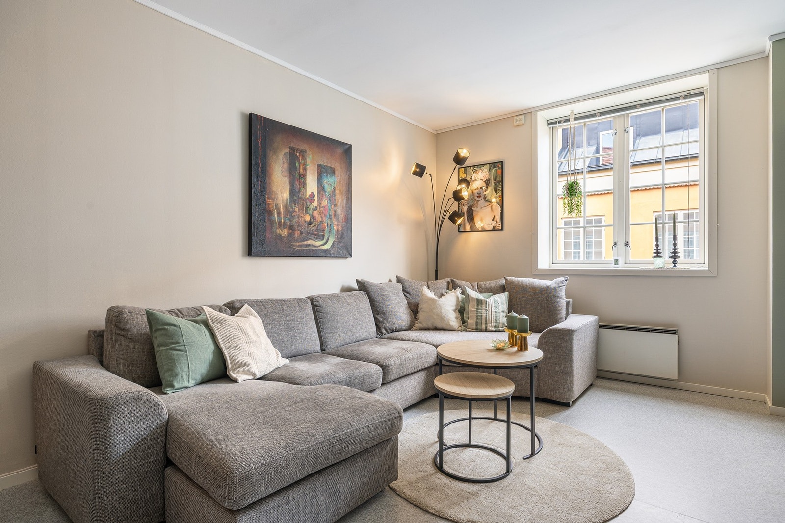 Dette er en flott leilighet i en klassisk bygård med praktisk planløsning. Galleribilde