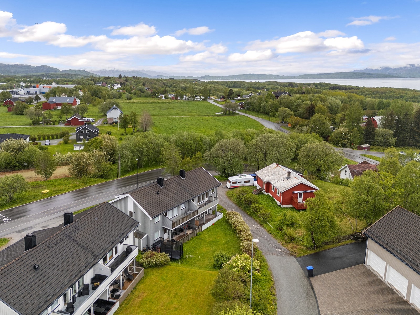 Området byr på flotte turmuligheter med lysløype og naturområder i umiddelbar nærhet. Galleribilde