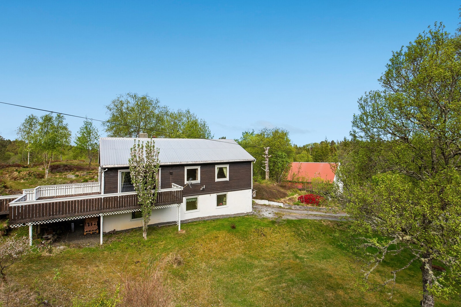EiendomsMegler 1 v/ Anbjørn Ulseth presenterer Tøvikveien 265. Foto: EFKT, Vilde Dahl Galleribilde