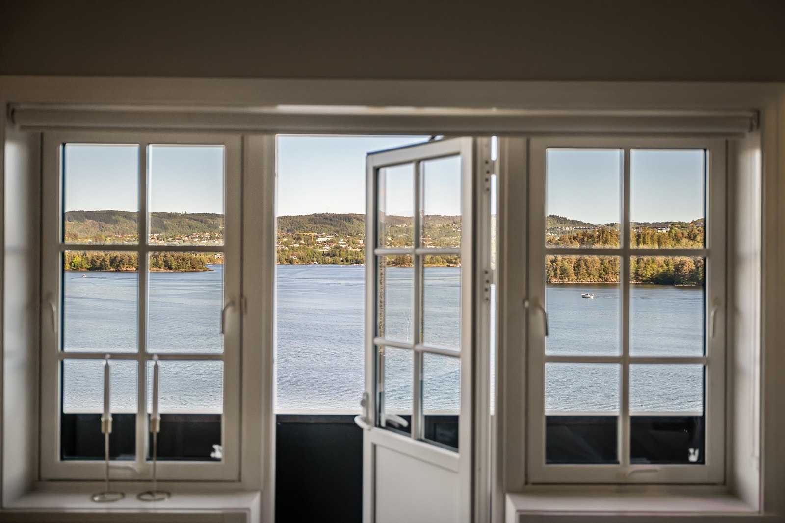- Nydelig utsikt fra så og si alle oppholdsrom - Galleribilde