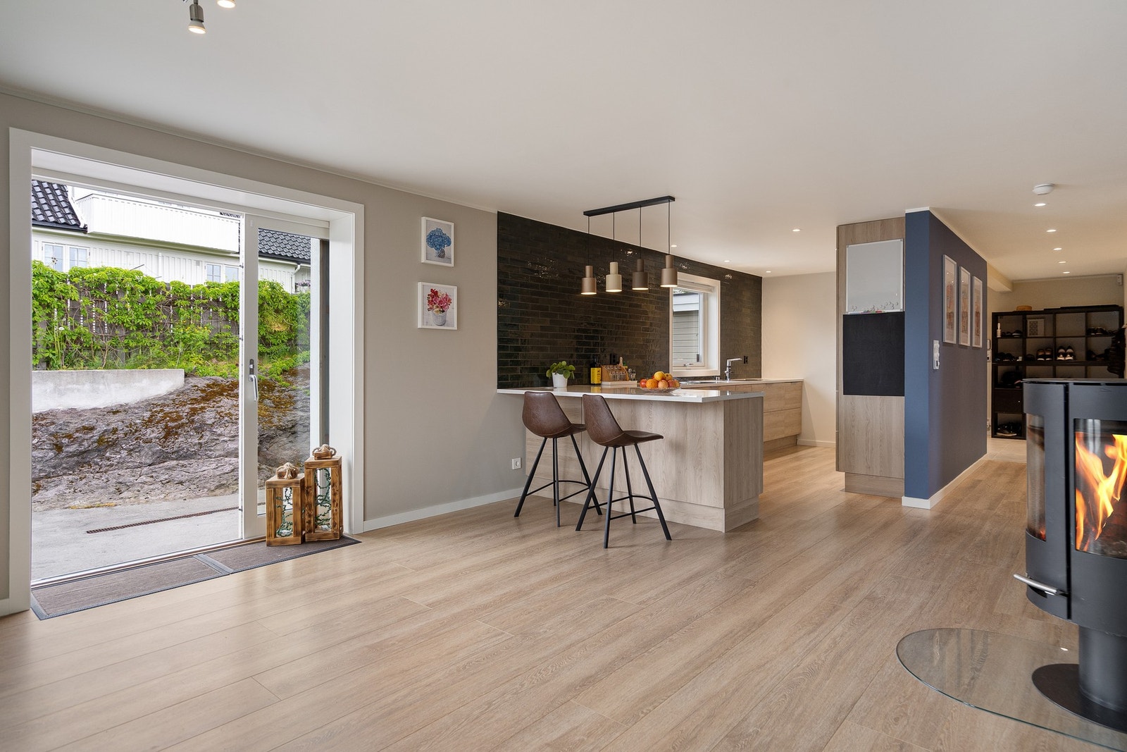 Utgang til nydelig, totalrenovert uteområde fra stua! Galleribilde