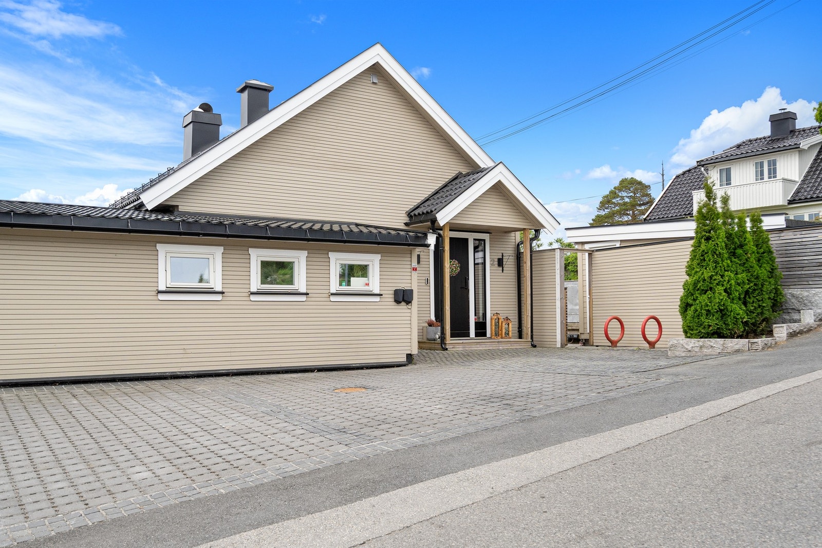 Eiendommen fremstår som meget pent opparbeidet - her er ALT gjort i de senere årene Galleribilde