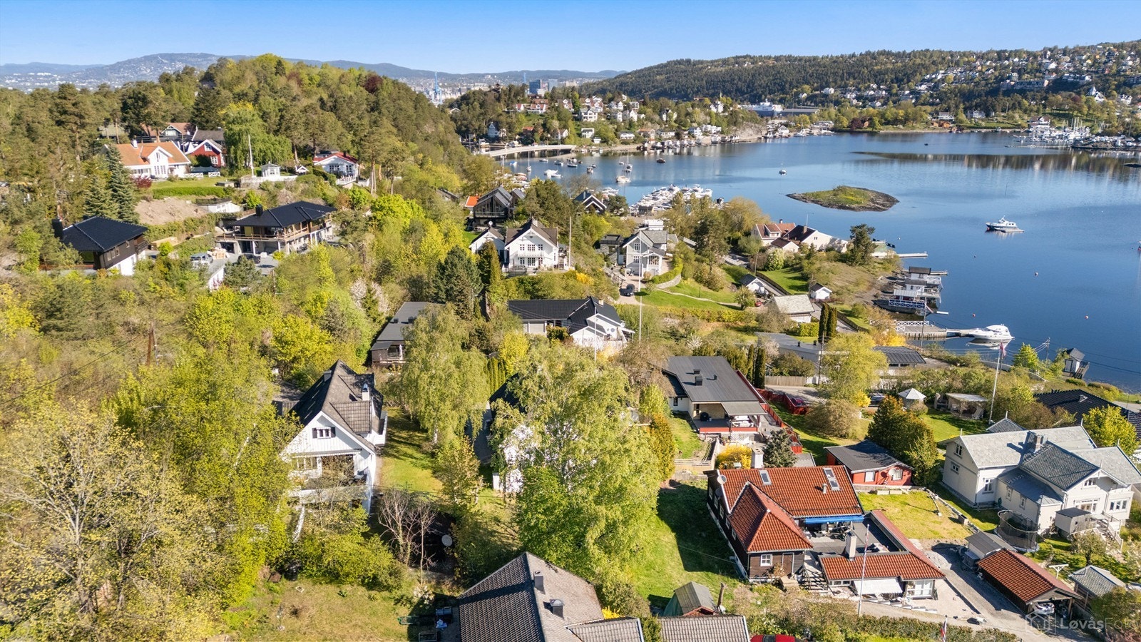 Nærområdet byr på gode bademuligheter og populære utfartssteder, særlig i sommerhalvåret. Samtidig oppleves Malmøya som rolig og skjermet, med lite gjennomgangstrafikk og et trygt nærmiljø Galleribilde