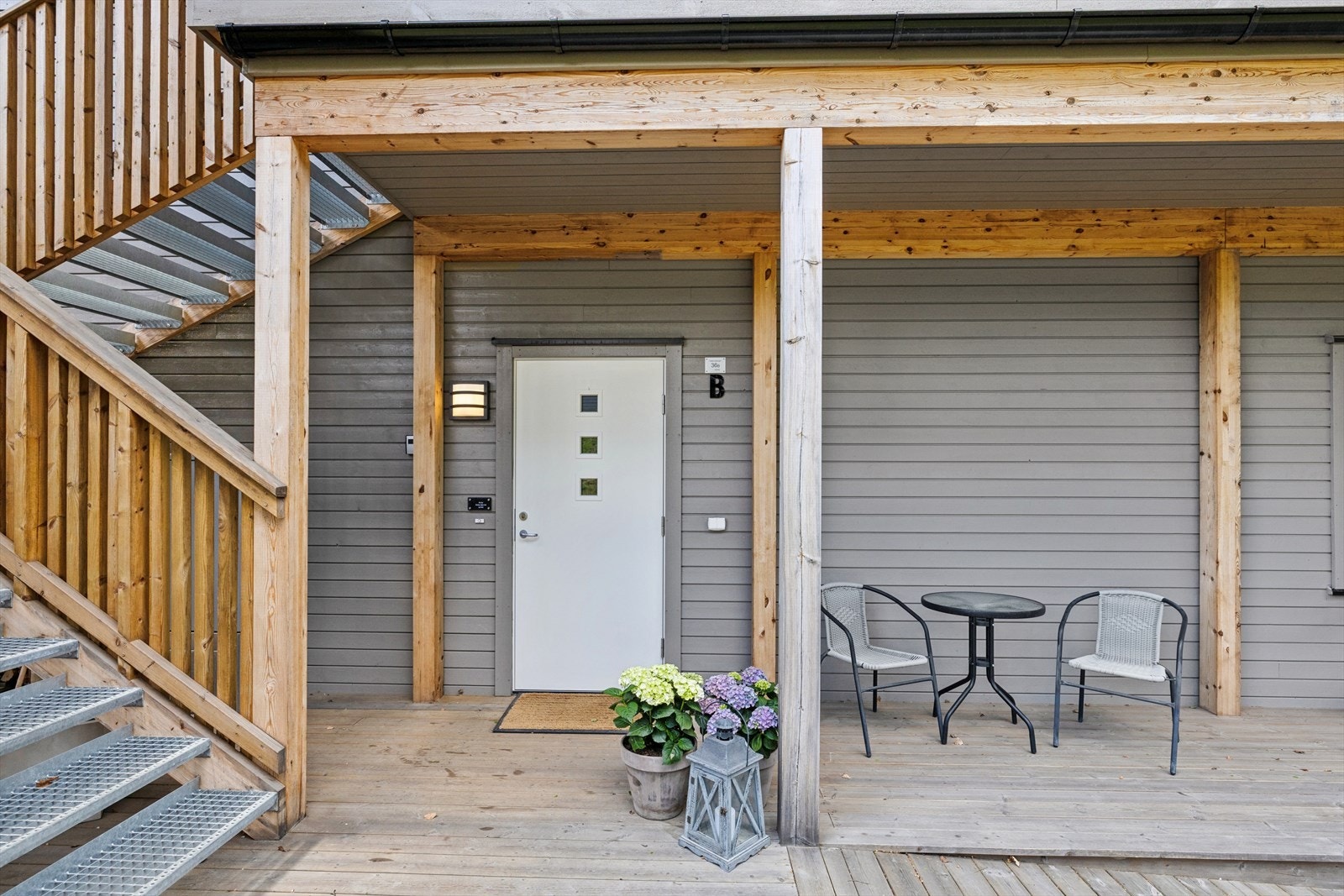 Egen inngang på bakkeplan mot øst. Galleribilde