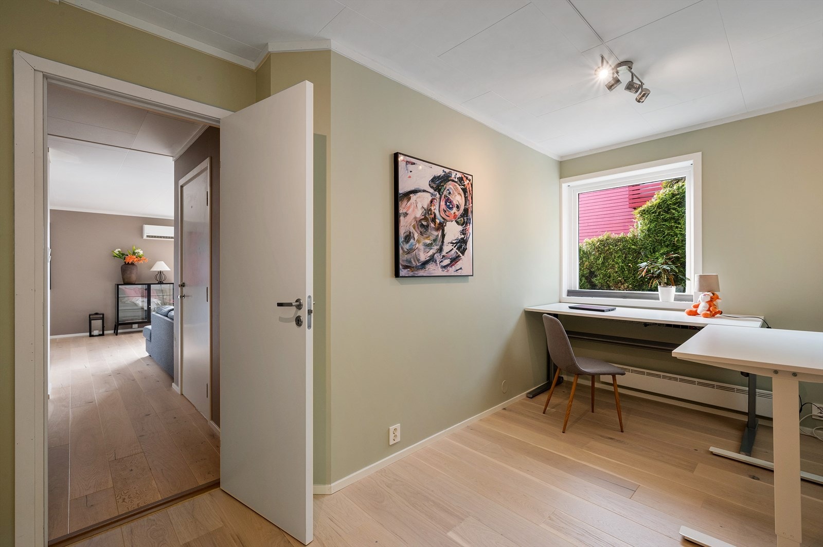 - Kontor som måler hele 11,9 m² - Galleribilde