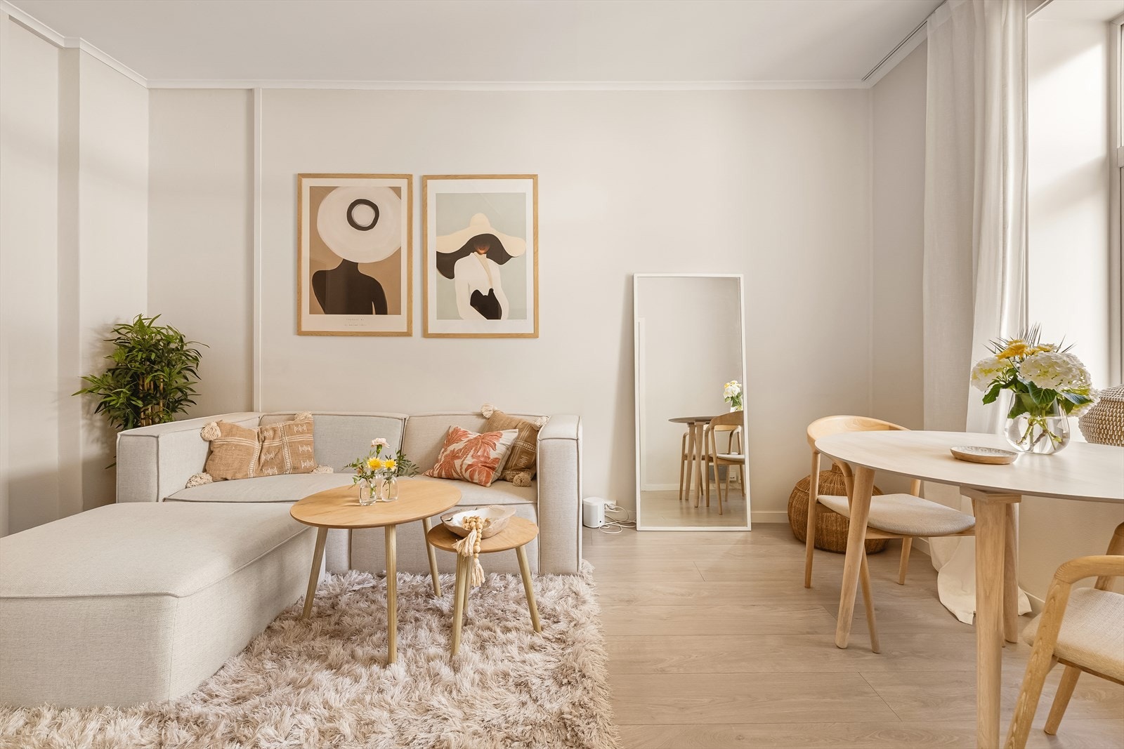 Lys og deilig stue! Her er det bare til å nyte. Galleribilde