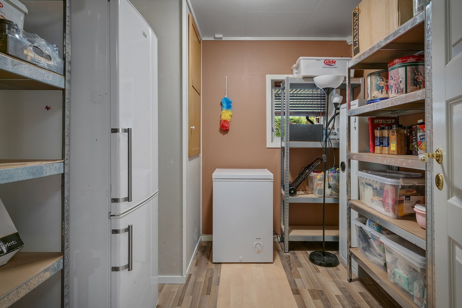Praktisk bod i underetasjen gir god lagringsplass. Galleribilde