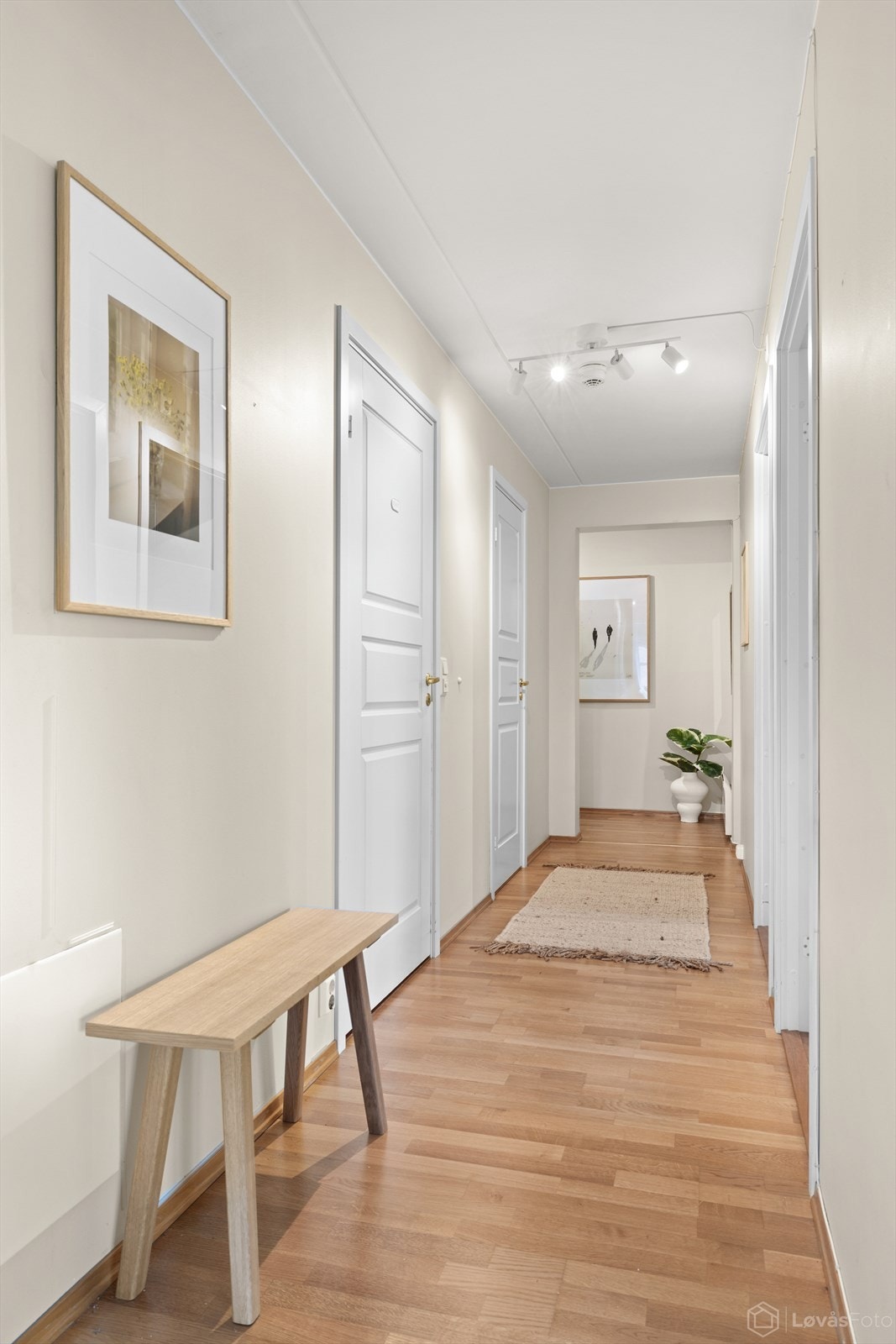 Fra gangen er det adkomst til boligens øvrige rom. Galleribilde