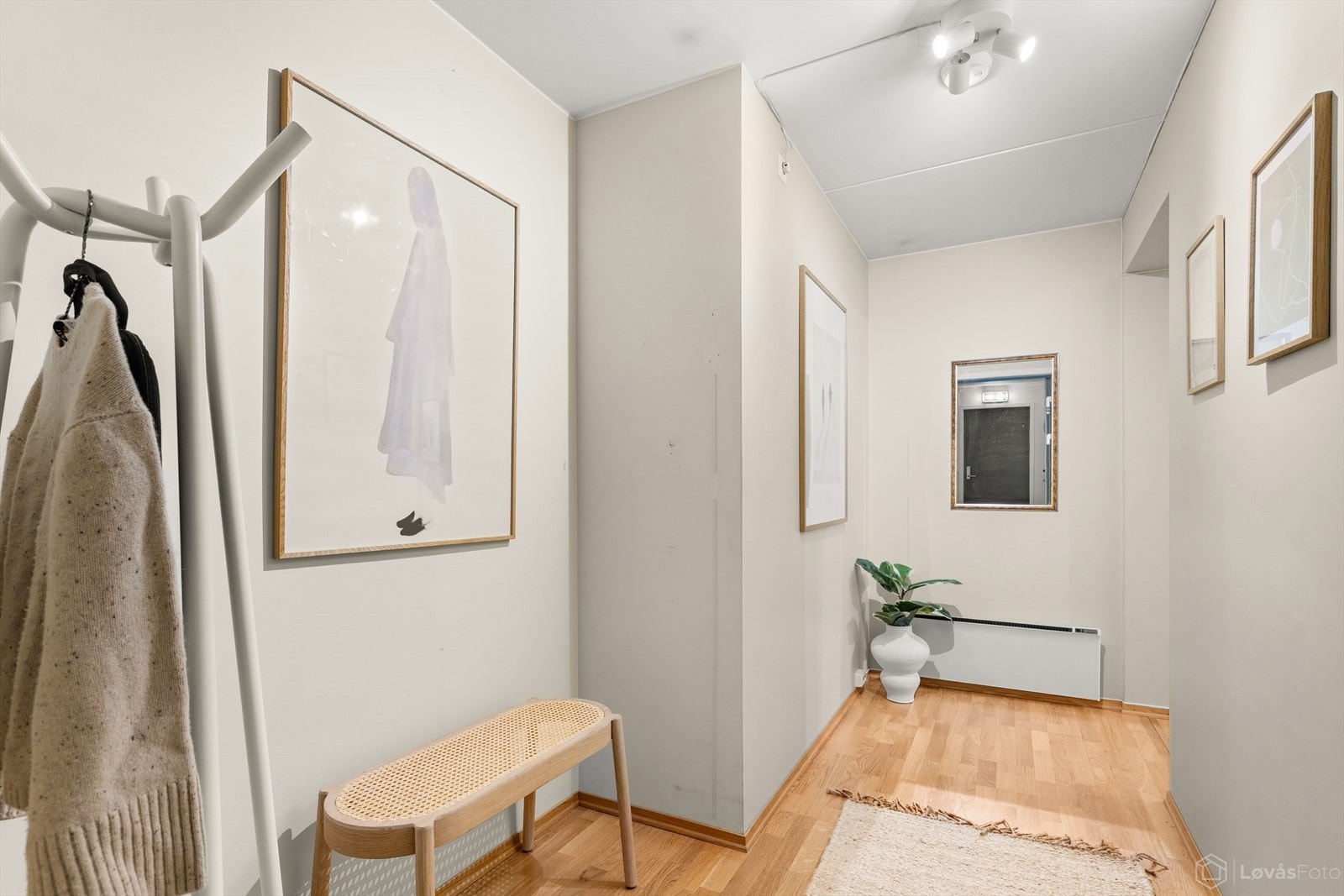 Entré med plass til oppbevaring av yttertøy og sko. Galleribilde
