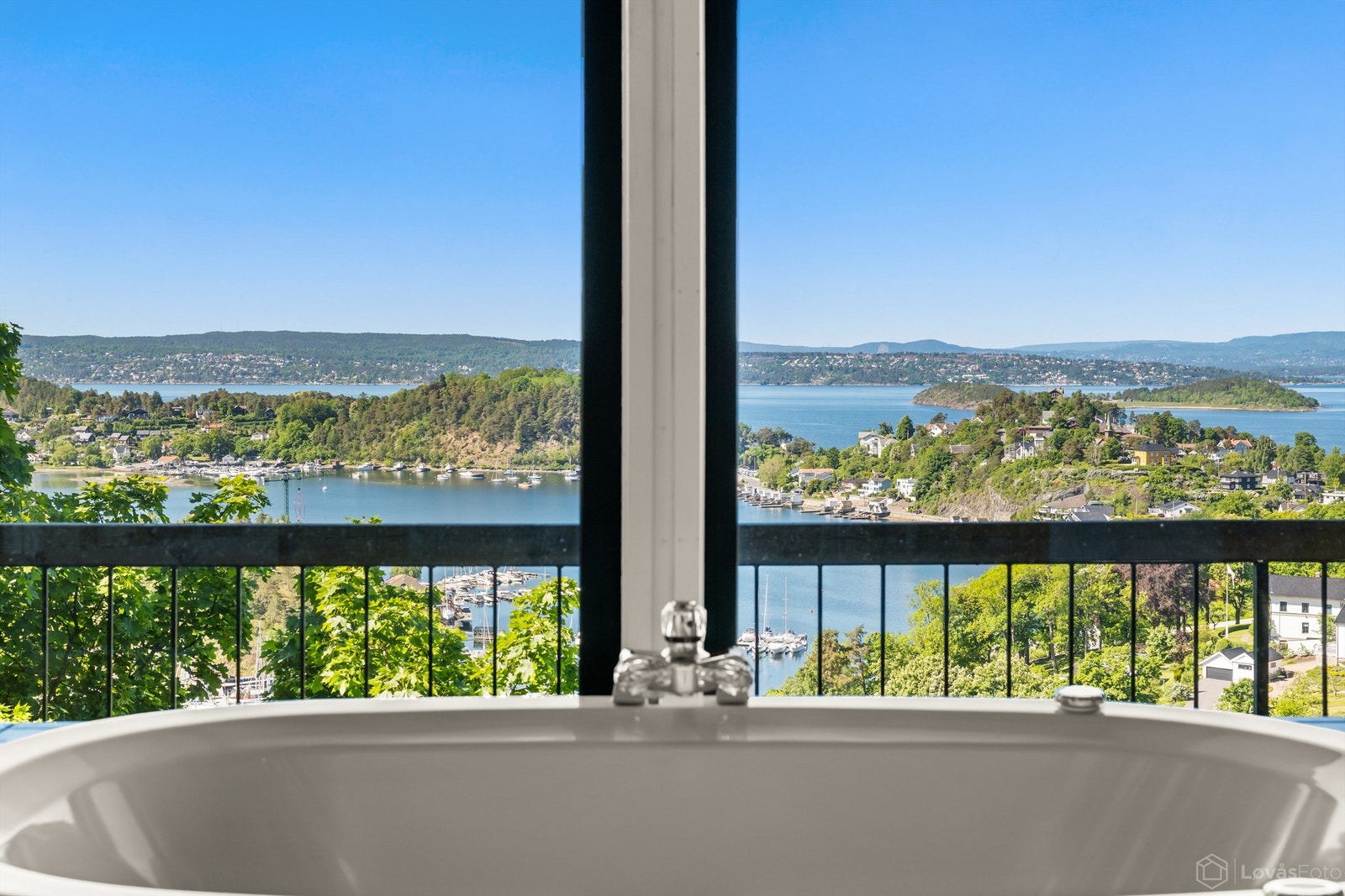 Utsikt rett fra badekaret. Galleribilde