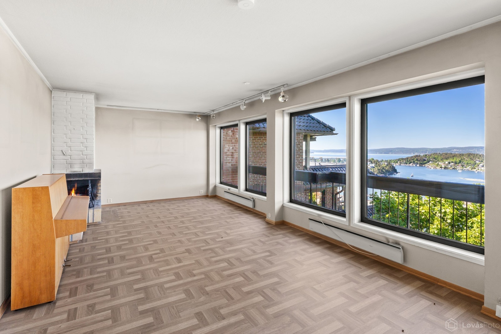 Her har man utsikt fra Svartskog, via Bunnefjorden, Nesodden og innseilingen, til Holmenkollen og Oslo sentrum. Galleribilde