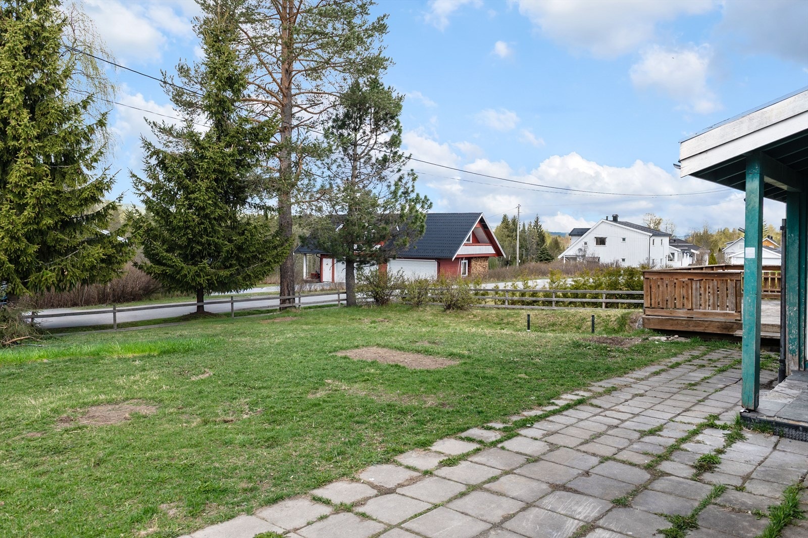 Romslig tomt med stort potensialet. Galleribilde