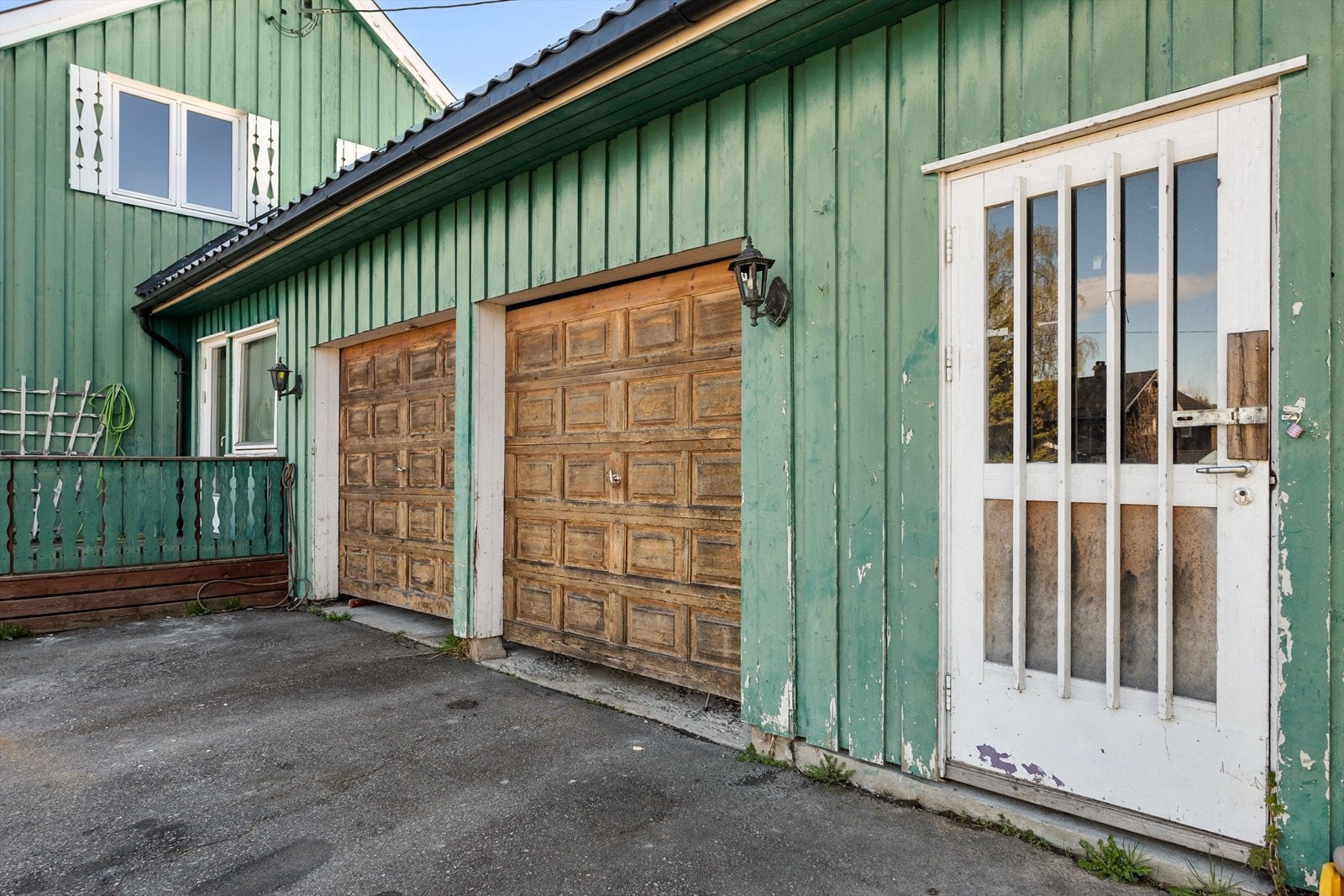 Boligen disponerer en garasjeplass. Galleribilde
