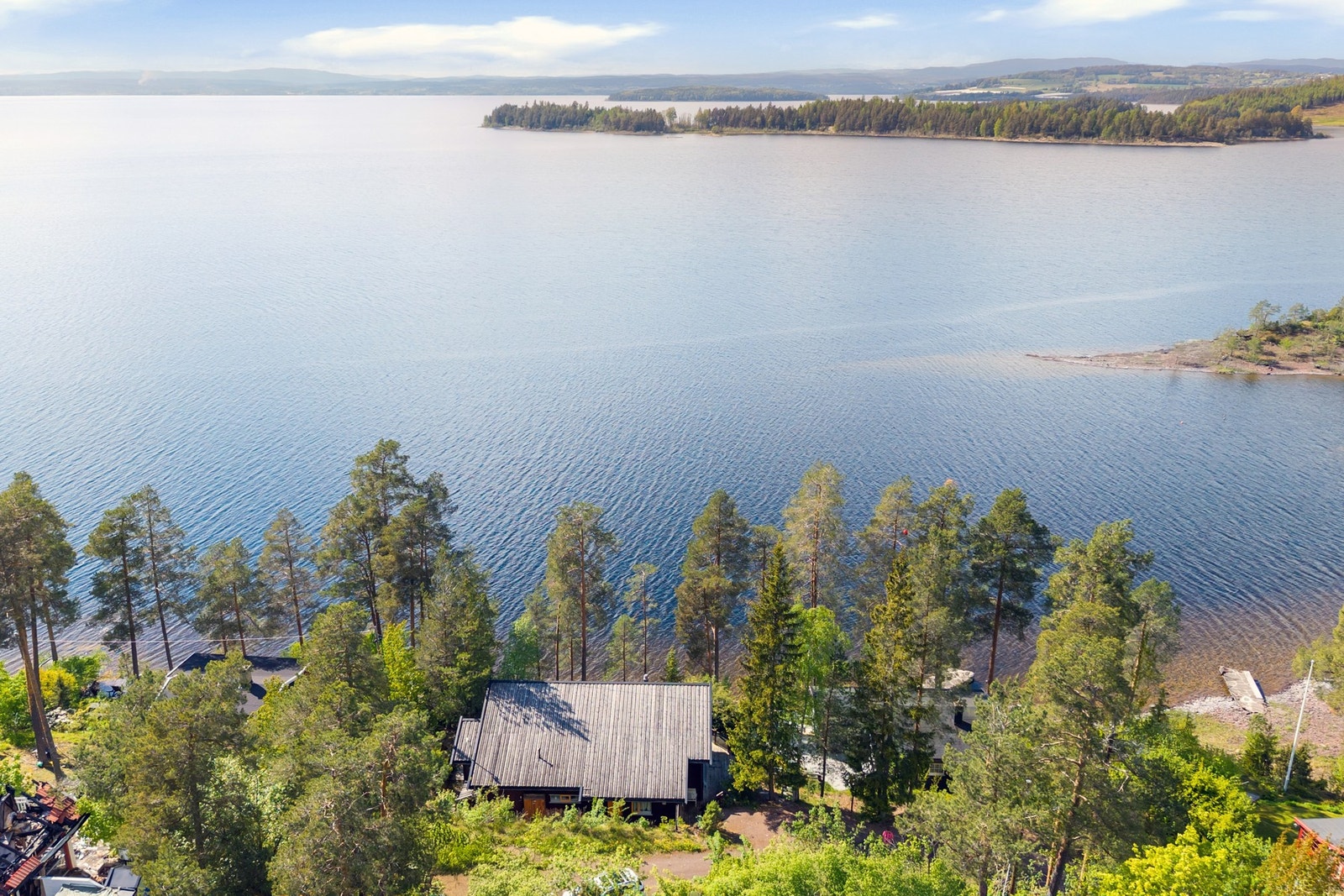 Her har man Tyrifjorden som nærmeste nabo. Galleribilde