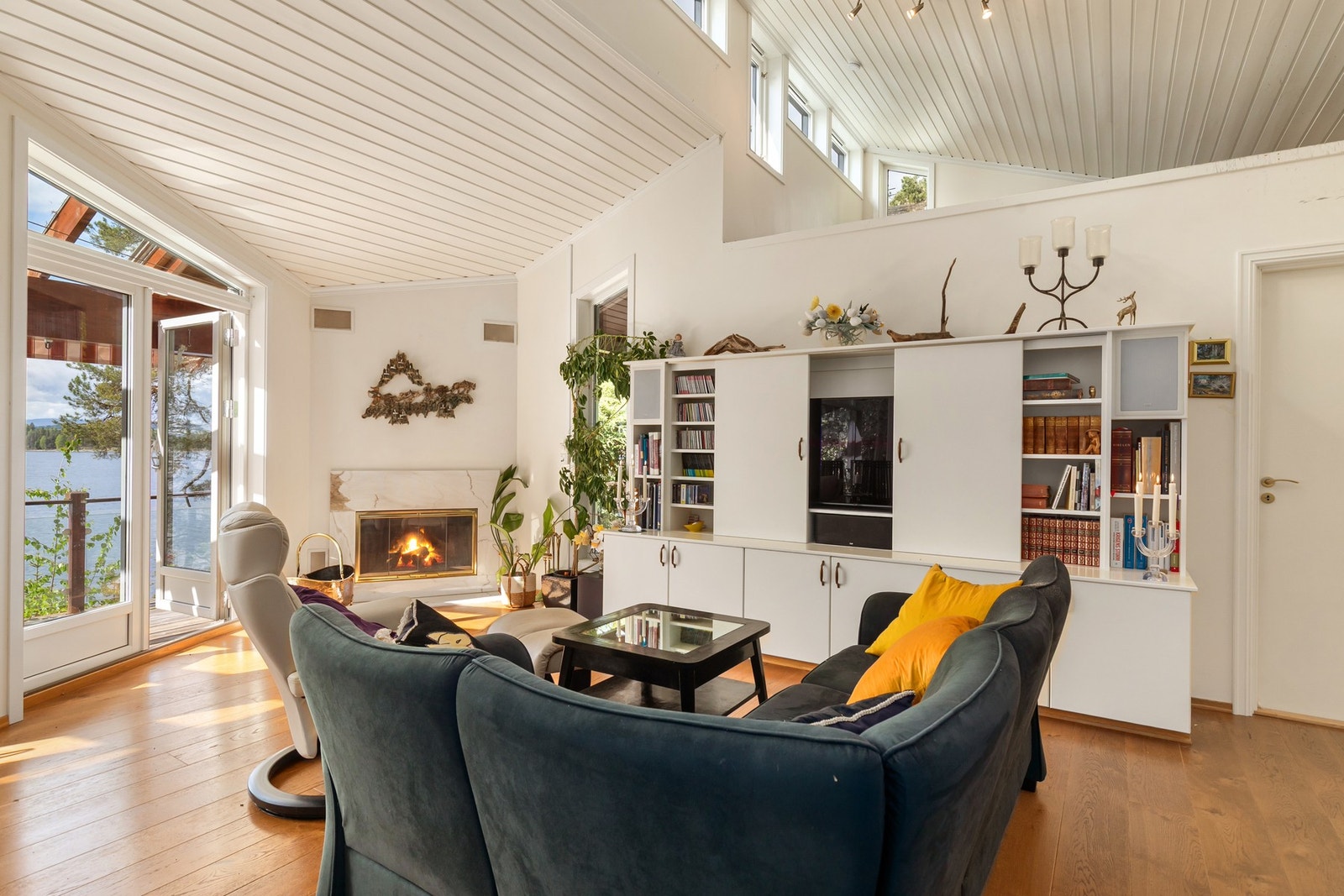 Her er det god plass til både sofagruppe og spiseplass, perfekt for hyggelige sammenkomster med familie og venner. Galleribilde