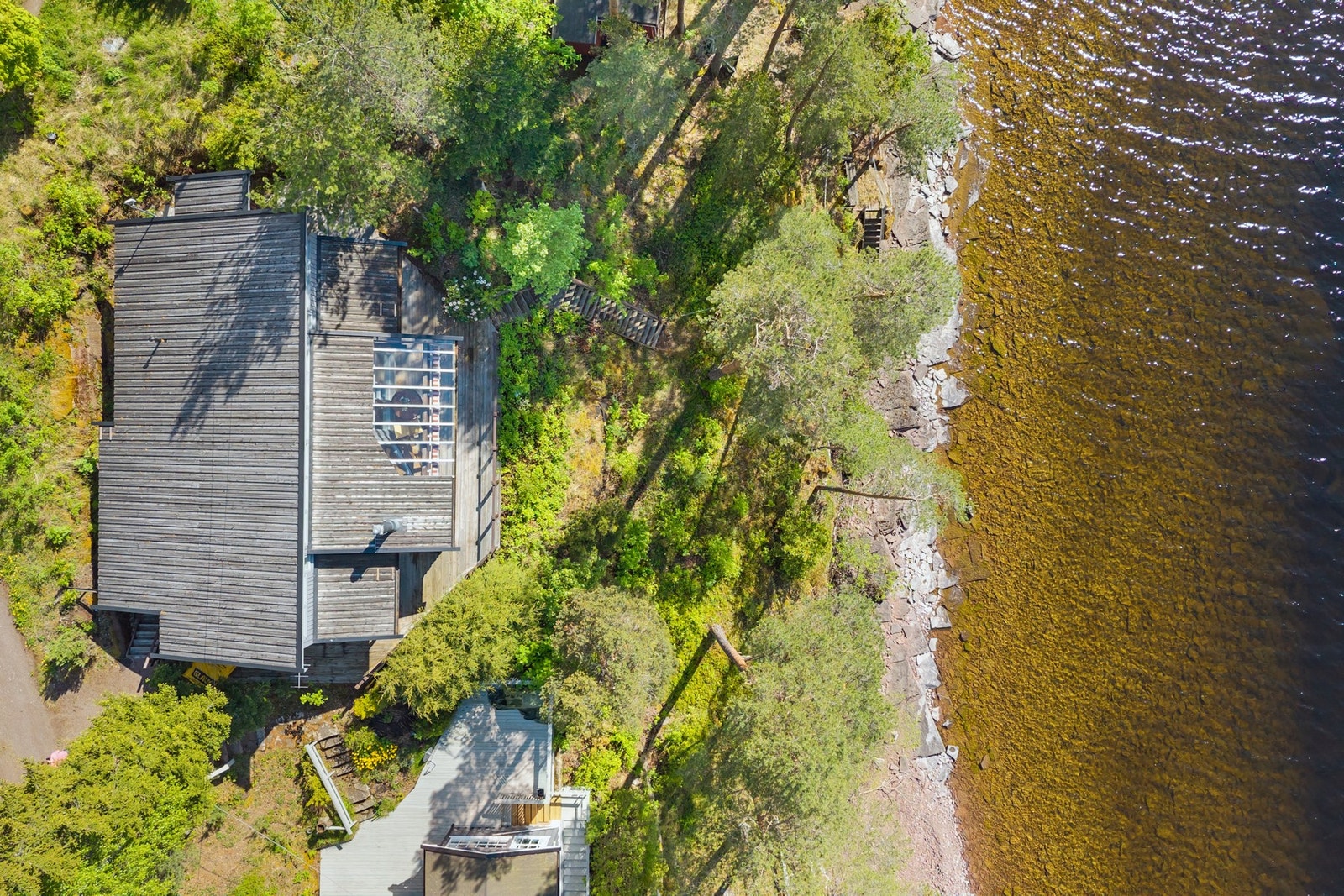 Unik beliggenhet helt inntil vannkanten! Galleribilde